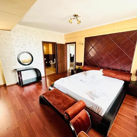 Summerland Glam Mamaia