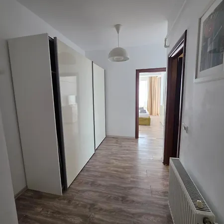 Summerland Glam Apartment Mamaia