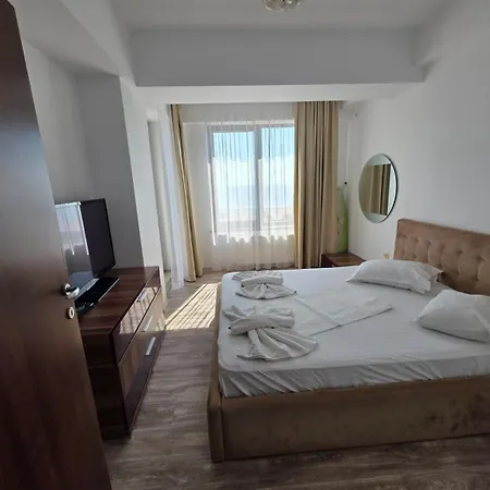 Summerland Glam Mamaia