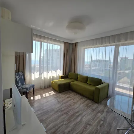 Summerland Glam Apartment *